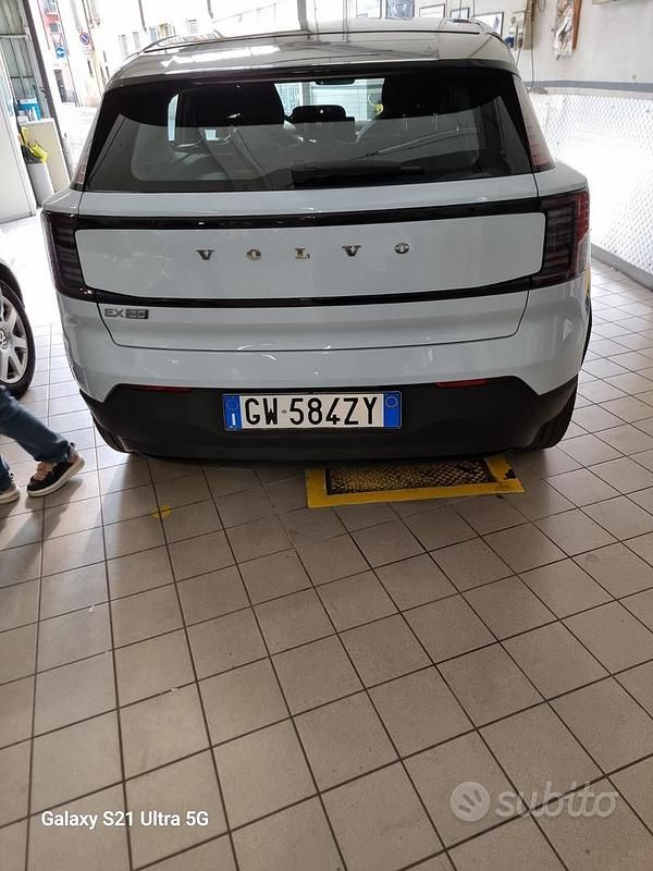 Usata 2024 Volvo EX30 Plus SUV | 29.000 € (Buon prezzo) - Immagine 1/4