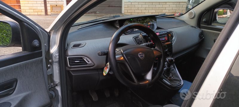 Usata Lancia Ypsilon 69 CV (50 kW) 2013 Grigio Utilitaria
