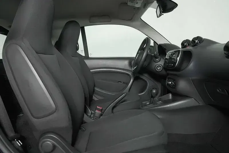 Begagnad Smart ForTwo Coupé 41 kW (56 HK) 2022 Svart Halvkombi