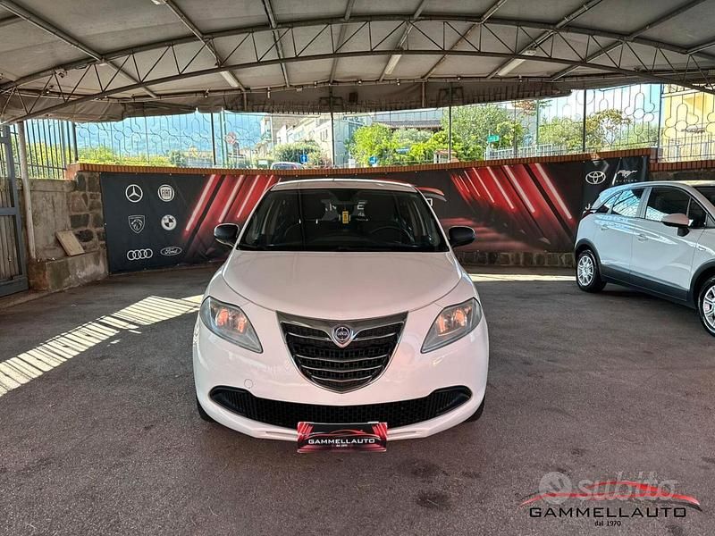 Bianco Usata 2015 Lancia Ypsilon Due volumi | 6490 € (Cara) - Immagine 1/4