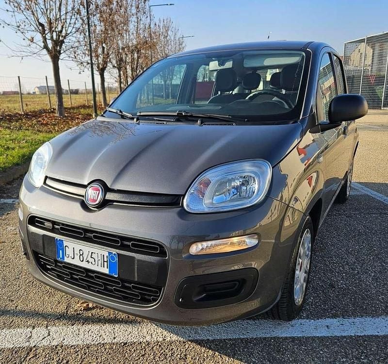 Grigio Usata 2022 Fiat Panda S Tre volumi | 9900 € (Buon prezzo) - Immagine 1/4