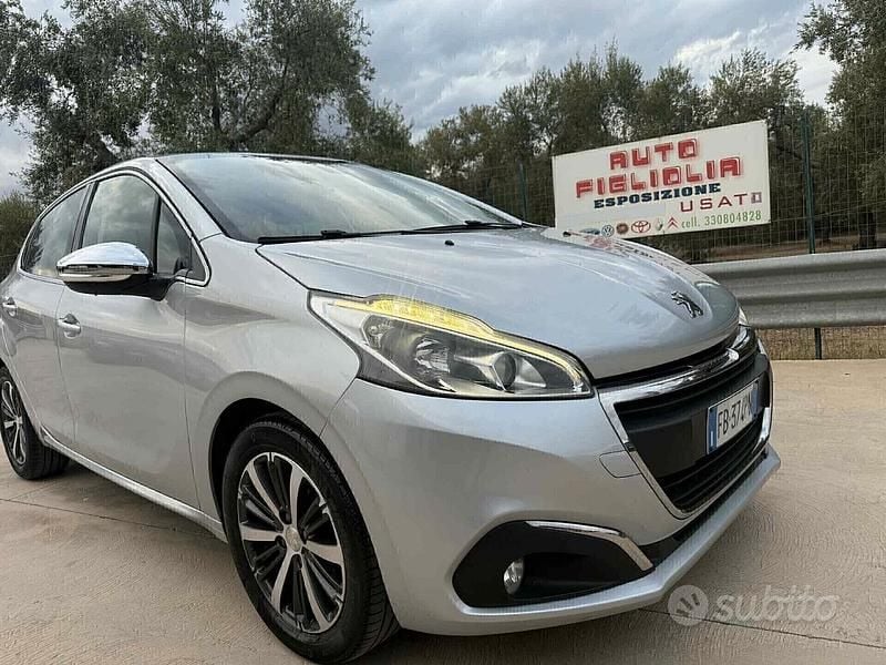 Usata Peugeot 208 Allure 82 CV (60 kW) 2015 Argento Utilitaria