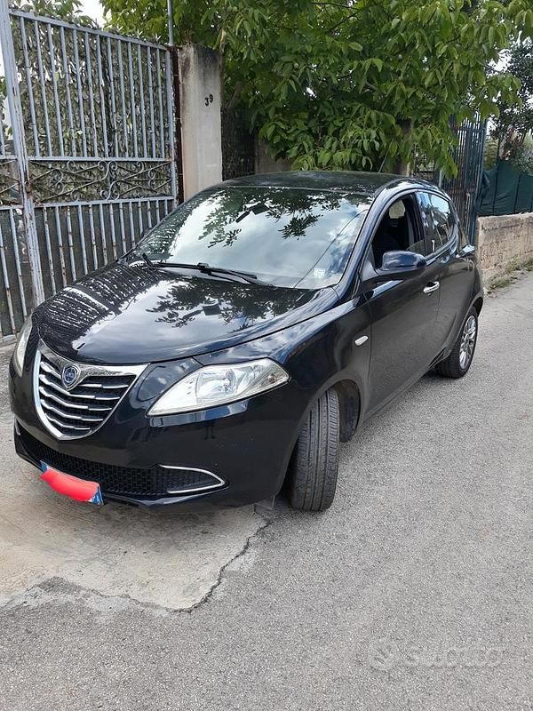 Usata Lancia Ypsilon 95 CV (69 kW) 2012 Nero Utilitaria