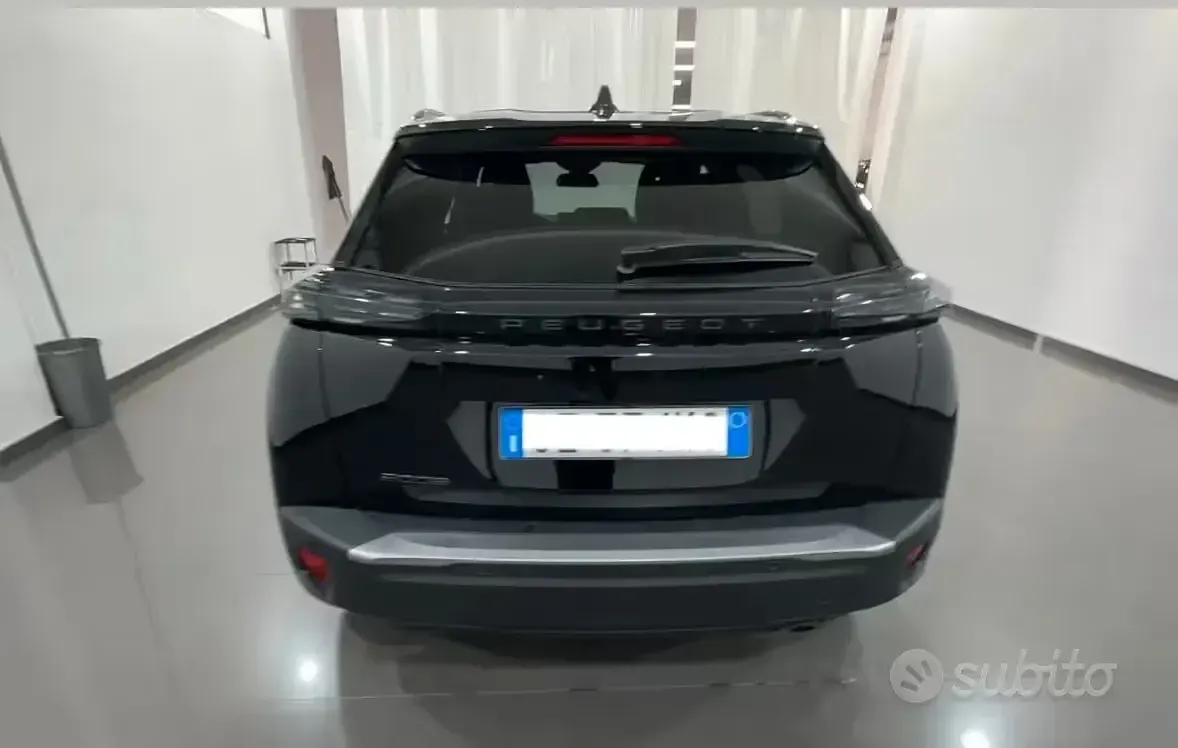 Usata Peugeot 2008 Allure 102 CV (75 kW) 2024 Grigio SUV