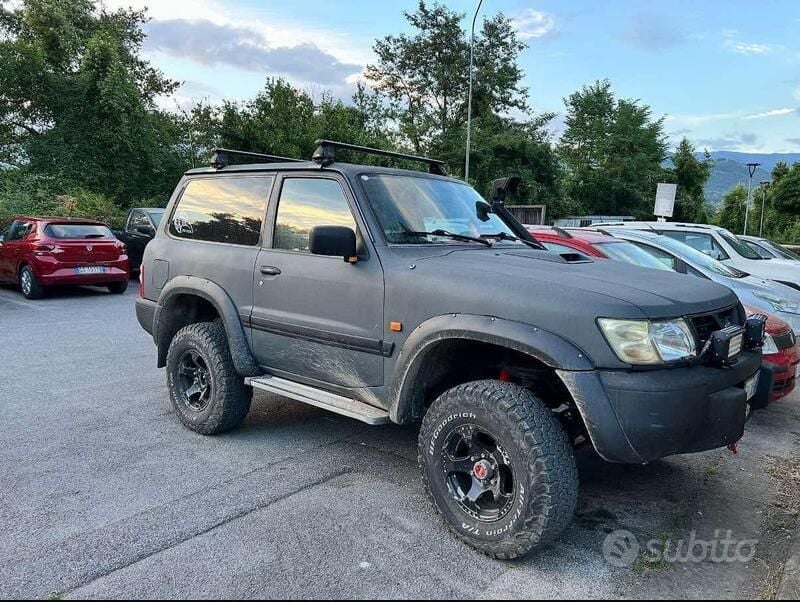 Grigio Usata 2003 Nissan Patrol SUV | 15.000 € (Buon prezzo) - Immagine 1/4
