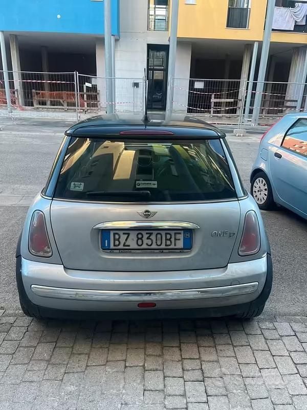 Usata Mini ONE 75 CV (55 kW) 2004 Grigio Utilitaria