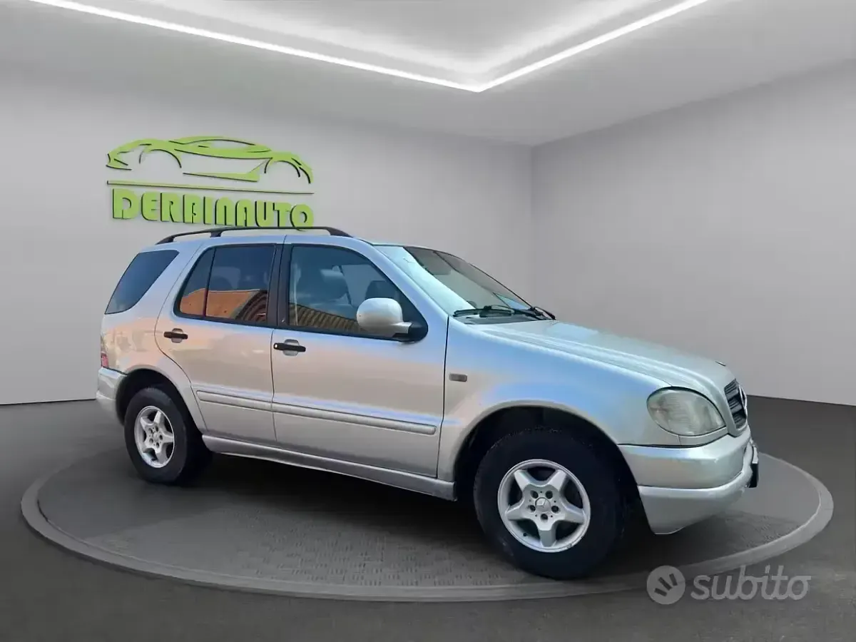 Usata Mercedes ML270 163 CV (119 kW) 2003 Grigio SUV