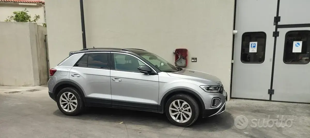 Usata VW T-Roc Edition 116 CV (85 kW) 2024 Grigio SUV