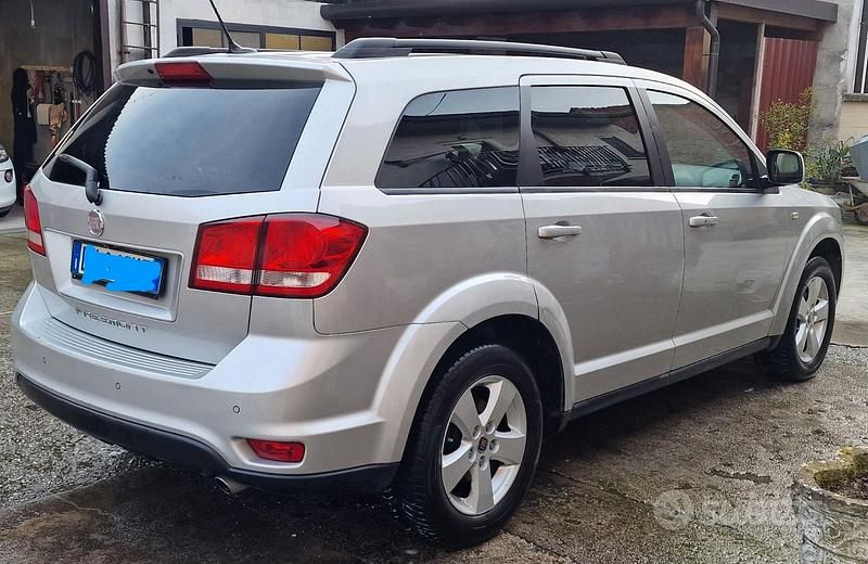 Usata Fiat Freemont Lounge 140 CV (102 kW) 2011 Grigio SUV