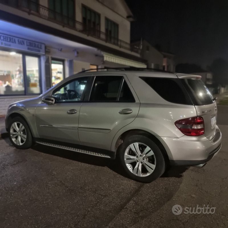 Usata Mercedes ML320 224 CV (164 kW) 2007 Grigio SUV