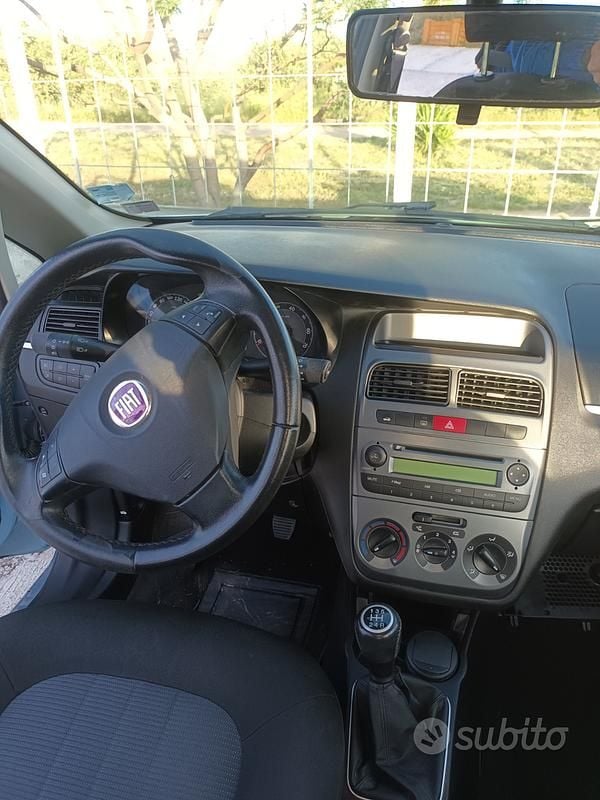 Usata Fiat Linea 90 CV (66 kW) 2008 Grigio Berlina