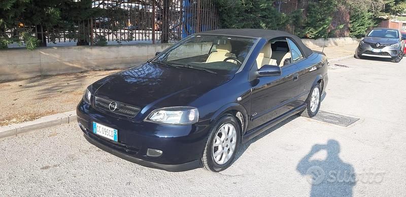 Usata Opel Astra Cabriolet 90 CV (66 kW) 2002 Blu Cabrio