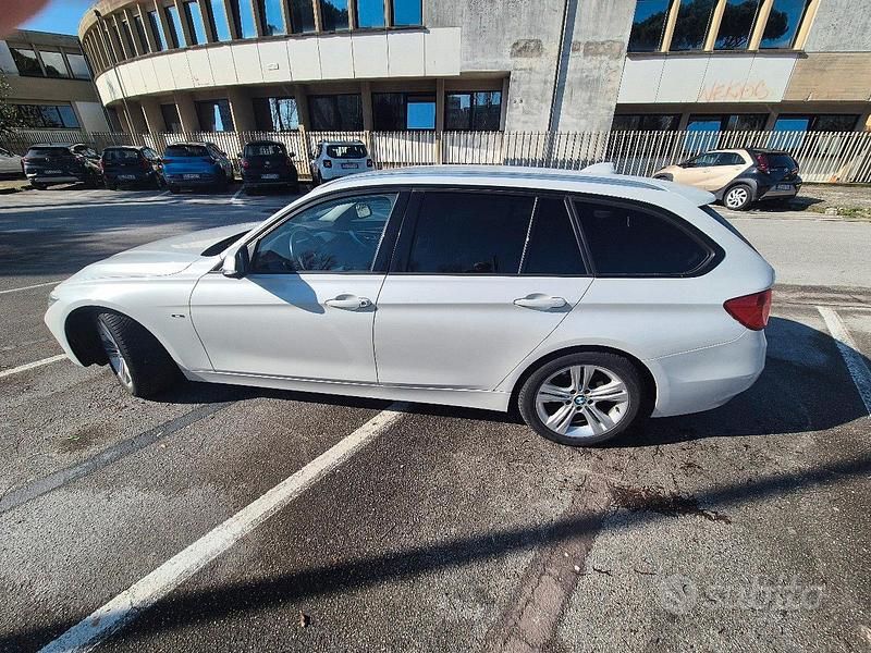 Begagnad BMW 318 Sport Line 143 HK (105 kW) 2013 Vit Kombi