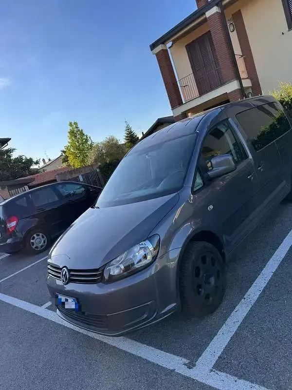 Käytetty VW Caddy 102 HP (75 kW) 2012 Tila-auto