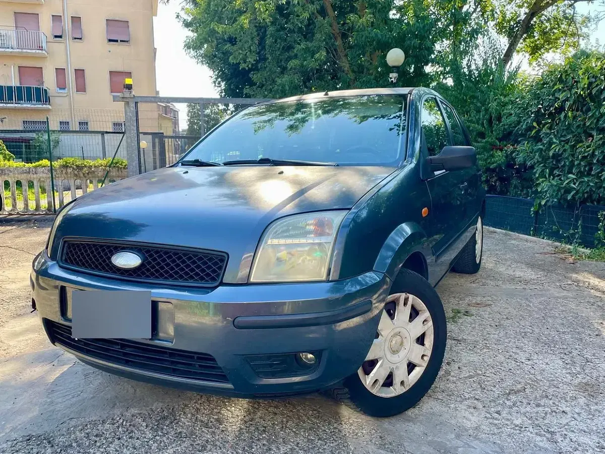 Usata Ford Fusion 80 CV (58 kW) 2004 Grigio Utilitaria