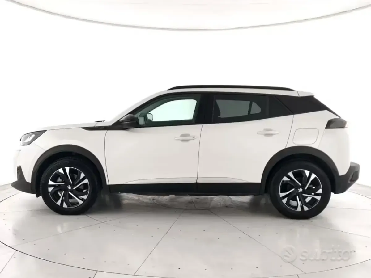 Usata Peugeot e-2008 Allure 56 kW (77 CV) 2022 Bianco SUV