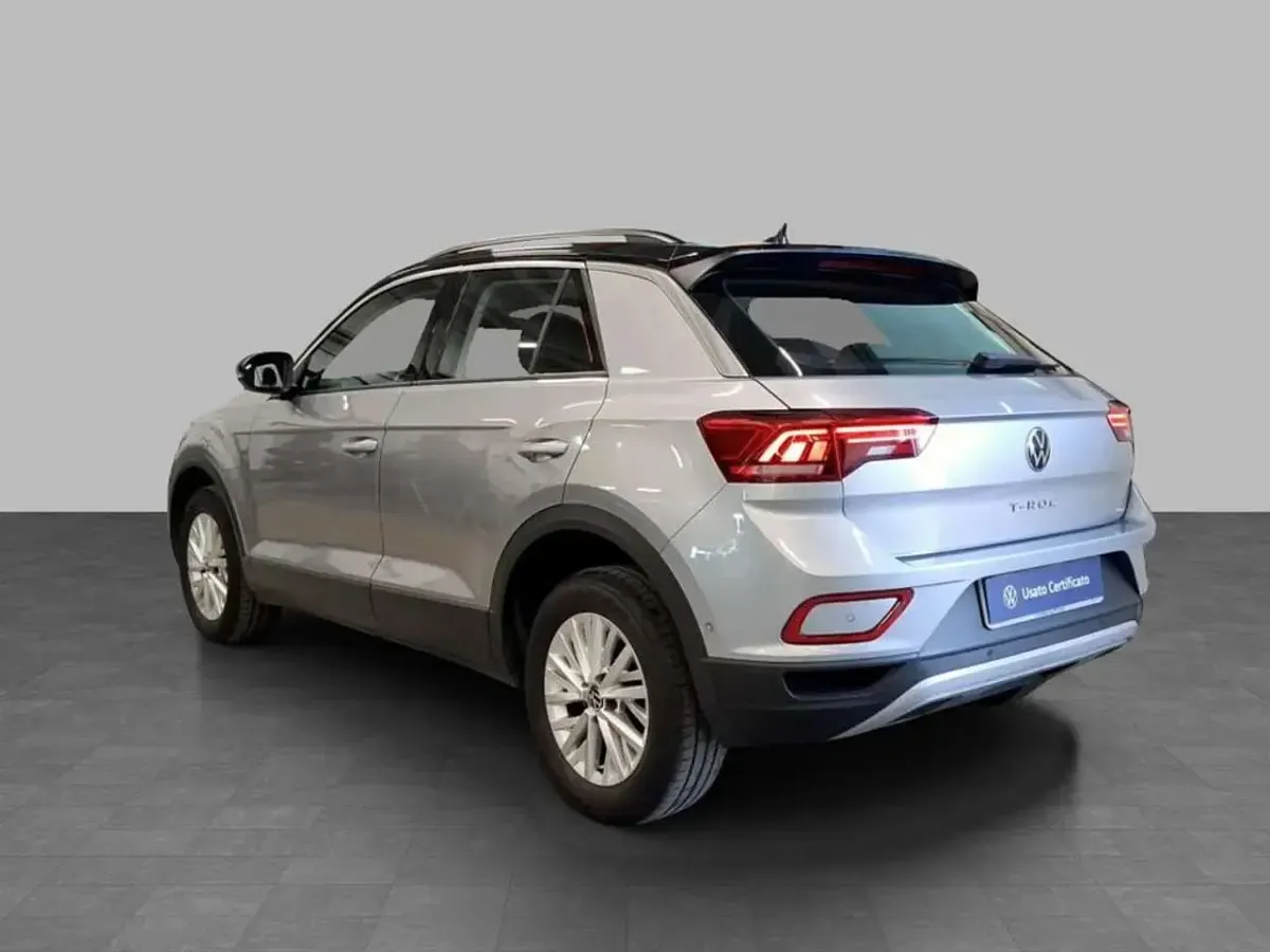 Usata VW T-Roc Life 110 CV (80 kW) 2023 Pyrit silver metallizzato nero SUV