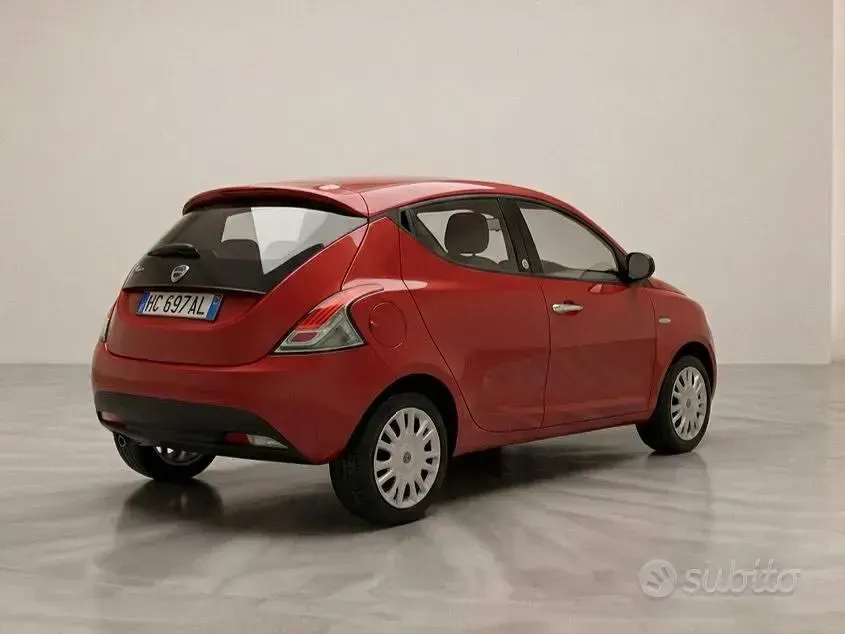 Usata Lancia Ypsilon Silver 69 CV (50 kW) 2013 Rosso Utilitaria