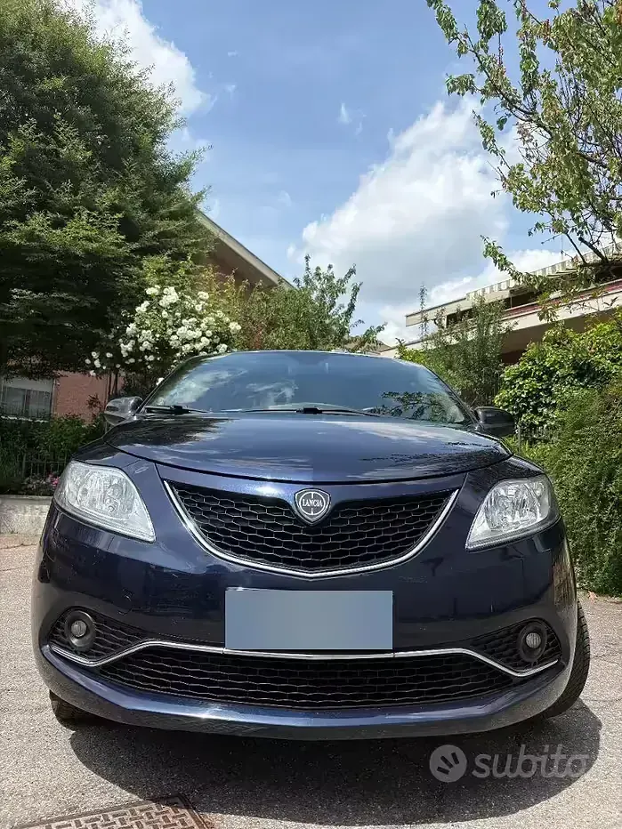 Usata Lancia Ypsilon Silver 69 CV (50 kW) 2017 Bluazzurro Utilitaria