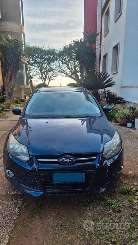 Begagnad Ford Focus 95 HK (69 kW) 2012 Blå Sedan