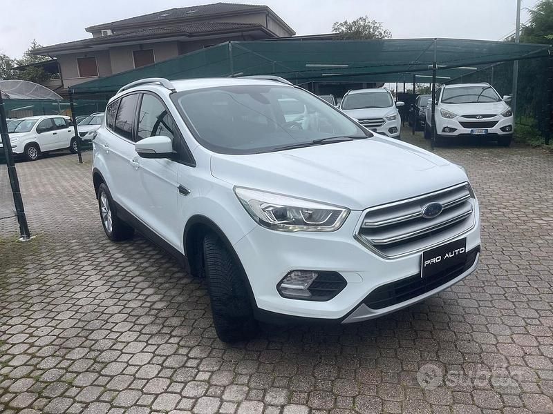 Gebraucht Ford Kuga Titanium 120 PS (88 kW) 2018 Weiß SUV
