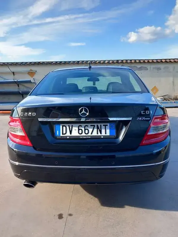 Usata Mercedes C220 Avantgarde 170 CV (125 kW) 2009 Nero Berlina