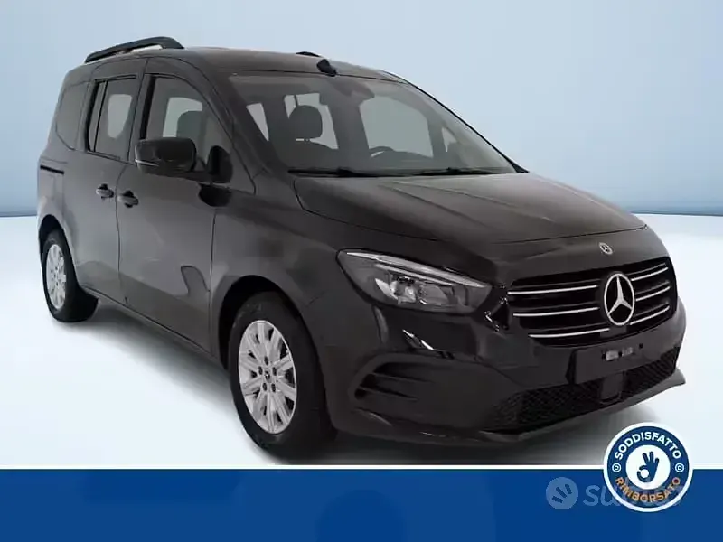 Usata Mercedes T180 116 CV (85 kW) 2025 Nero Monovolume