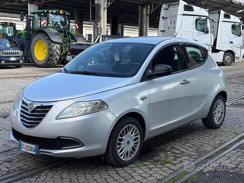 Usata Lancia Ypsilon Gold 69 CV (50 kW) 2011 Grigio Utilitaria