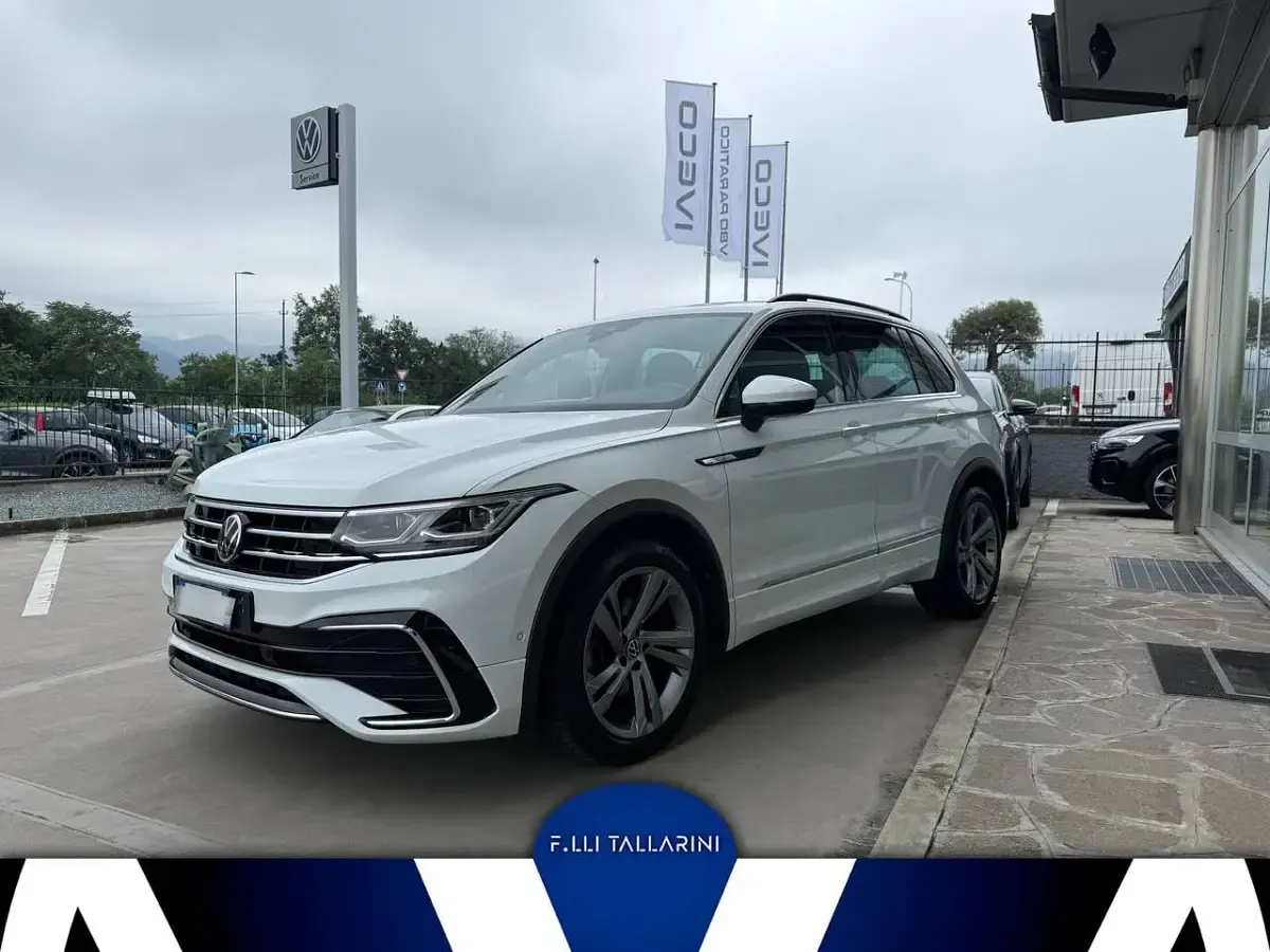 Usata VW Tiguan R-line 150 CV (110 kW) 2023 Pure white SUV