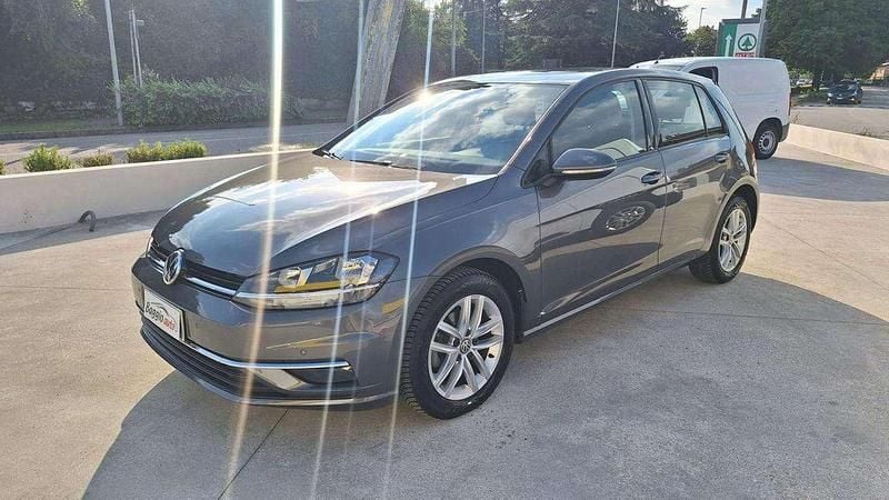 Grigio scuro metallizzato Usata 2019 VW Golf VII Tre volumi | 15.500 € (Buon prezzo) - Immagine 1/4