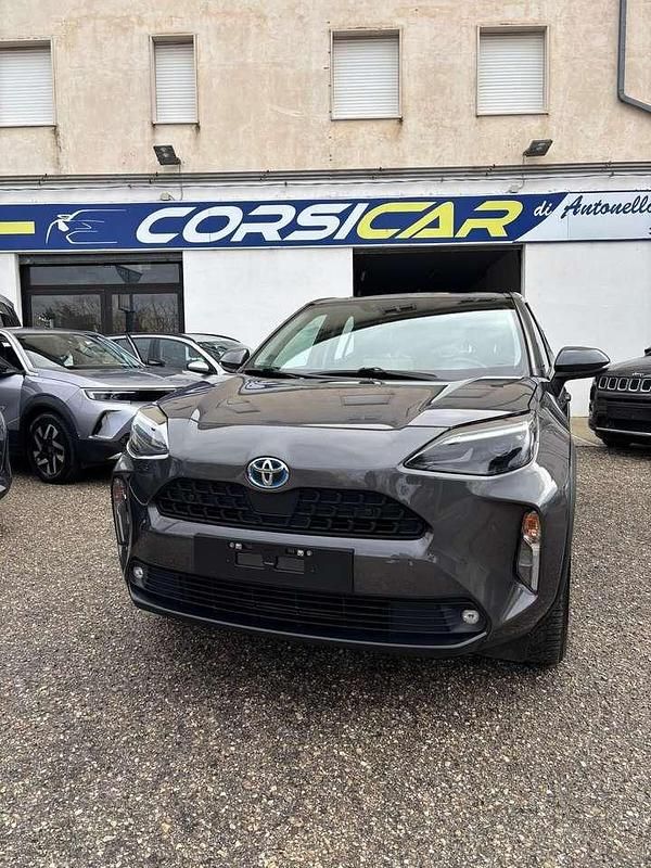 Usata Toyota Yaris Hybrid Business Edition 92 CV (67 kW) 2022 Grigio Station wagon