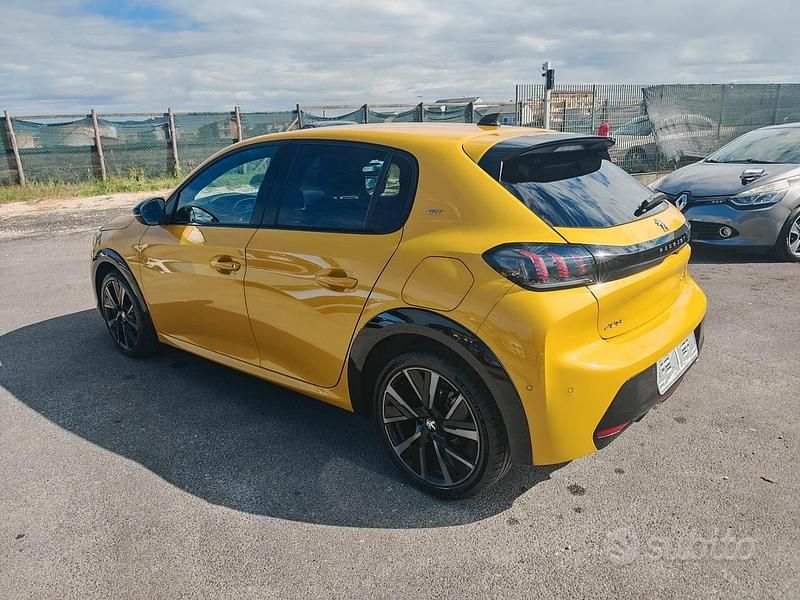 Usata Peugeot 208 GT 101 CV (74 kW) 2022 Giallo Utilitaria