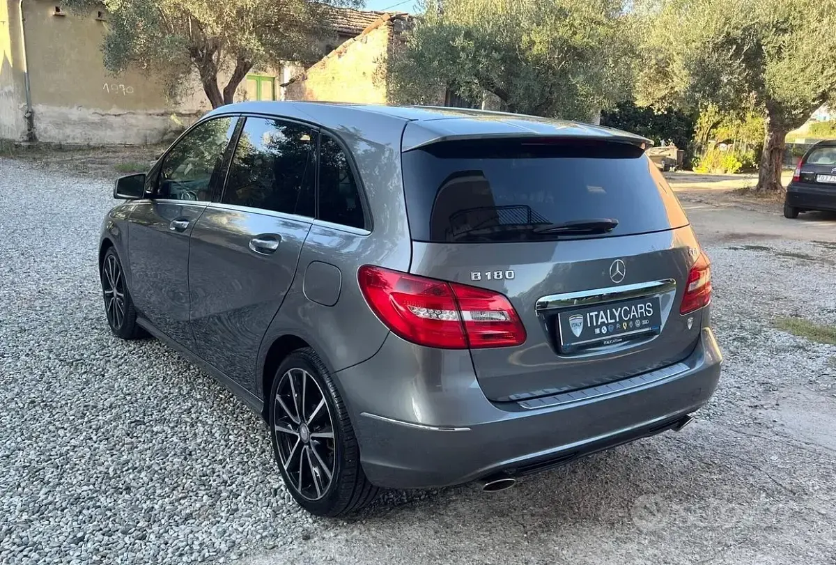Usata Mercedes B180 Advanced 109 CV (80 kW) 2013 Grigio Monovolume