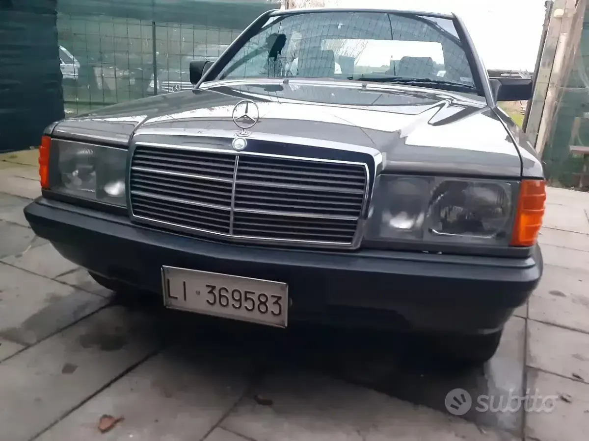 Usata Mercedes 190 72 CV (52 kW) 1986 Grigio Berlina
