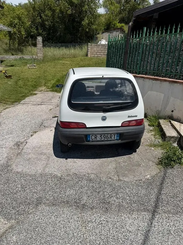 Usata Fiat 600 54 CV (39 kW) 2004 Bianco Berlina