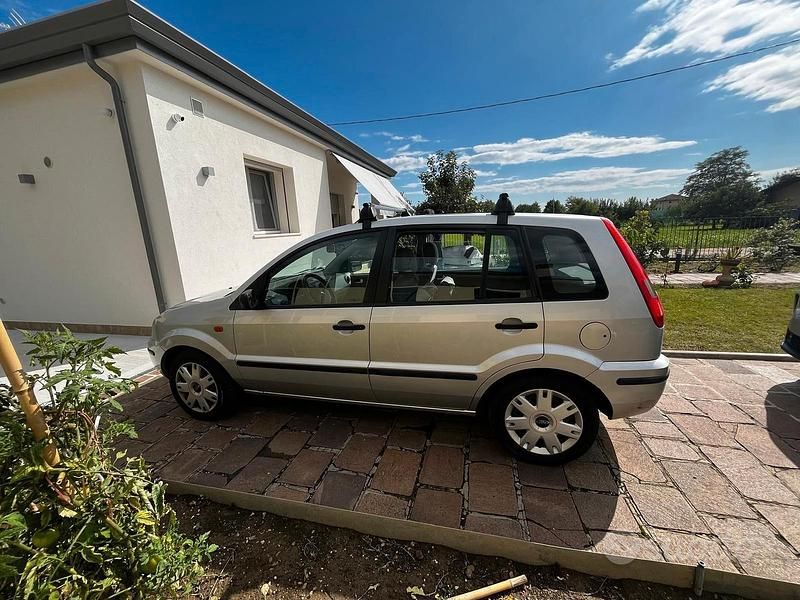 Usata Ford Fusion Zetec 80 CV (58 kW) 2003 Grigio Station wagon