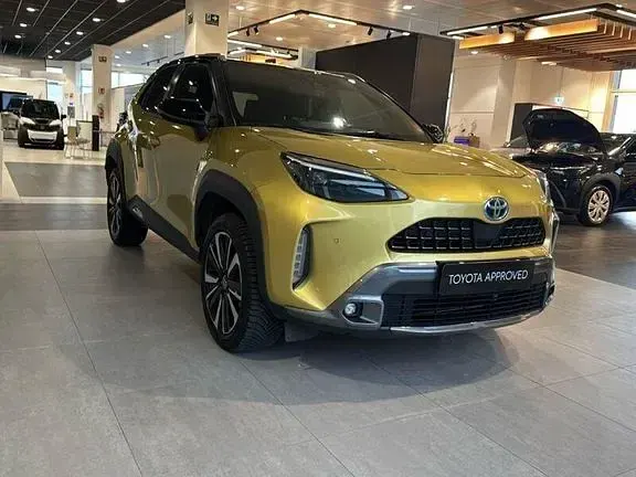 Usata Toyota Yaris Cross 116 CV (85 kW) 2022 Giallo SUV