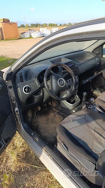 Gebraucht Fiat Punto 80 PS (58 kW) 2004 Grau Kleinwagen