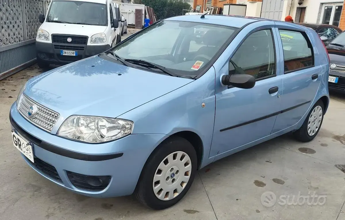 Usata Fiat Punto Classica 60 CV (44 kW) 2007 Bluazzurro Utilitaria