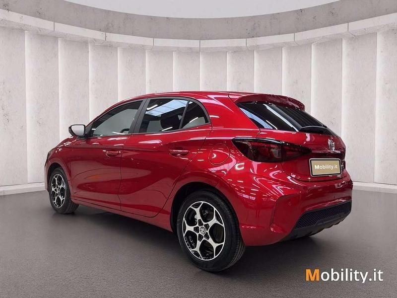 Usata MG MG3 Luxury 195 CV (143 kW) 2024 Rosso Utilitaria