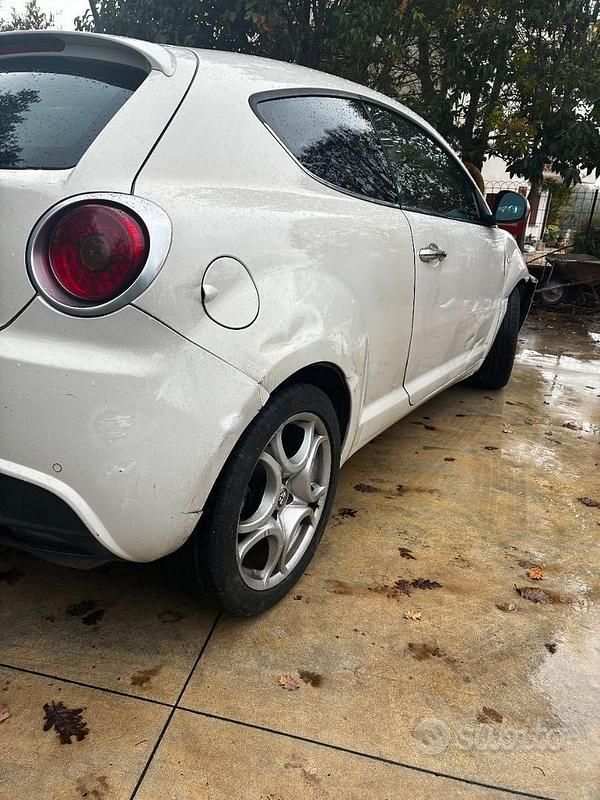 Bianco Usata 2010 Alfa Romeo MiTo Due volumi | 800 € - Immagine 1/4