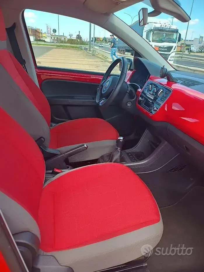 Usata VW cross up! 75 CV (55 kW) 2014 Rosso Utilitaria