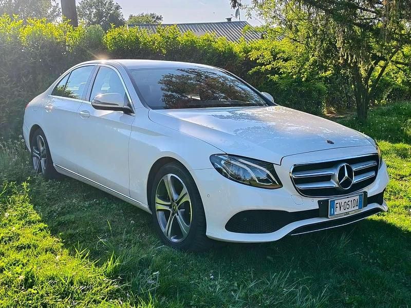 Usata Mercedes E220 Business 194 CV (142 kW) 2019 Bianco Berlina