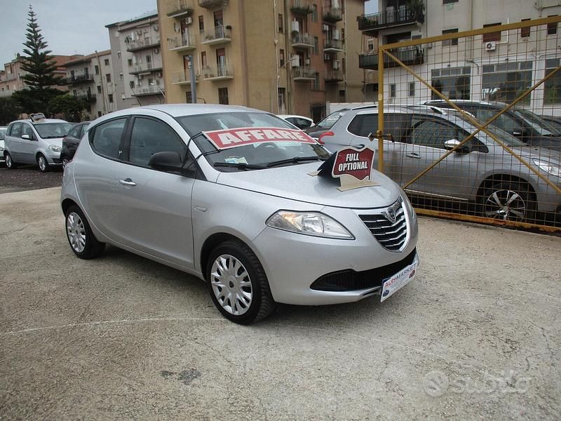 Usata Lancia Ypsilon 69 CV (50 kW) 2014 Grigio Utilitaria