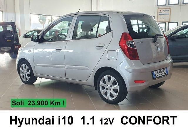 Usata Hyundai i10 Comfort 69 CV (50 kW) 2011 Argento metallizzato Utilitaria