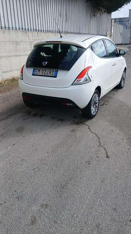 Usata Lancia Ypsilon Gold 95 CV (69 kW) 2012 Utilitaria
