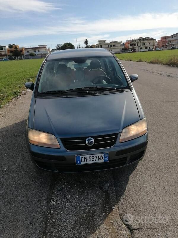 Usata Fiat Idea 101 CV (74 kW) 2004 Grigio Monovolume