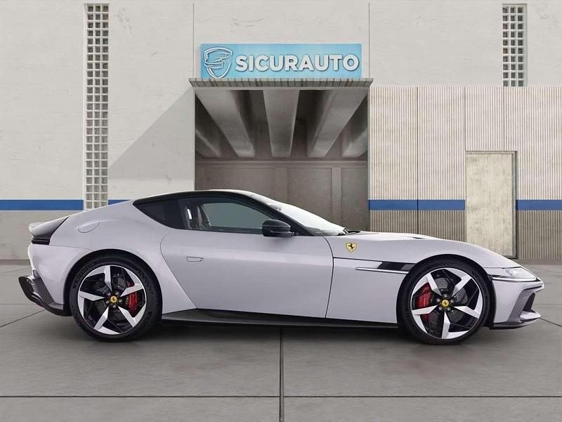 Usata Ferrari 12 Cilindri 829 CV (609 kW) 2025 Bianco artico Coupé