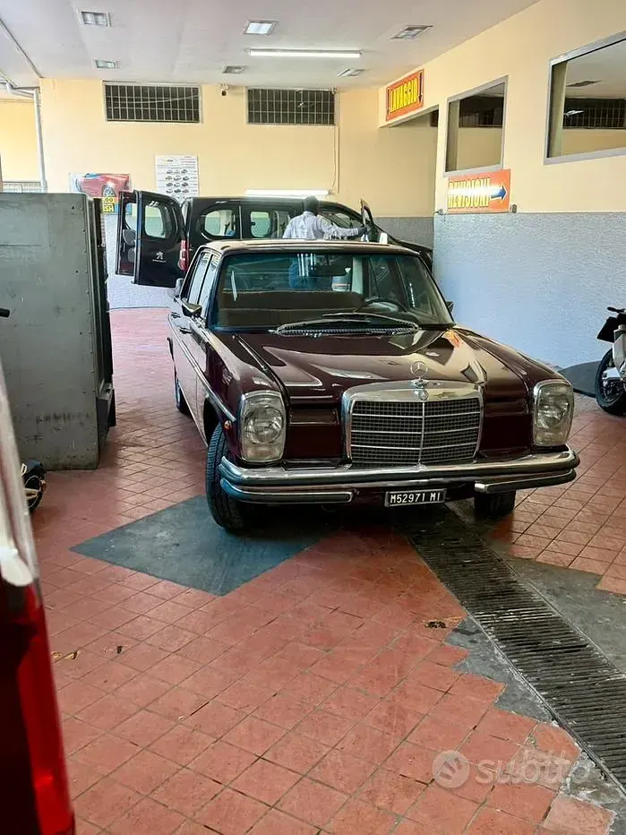 Usata Mercedes W114 1970 Rosso Berlina