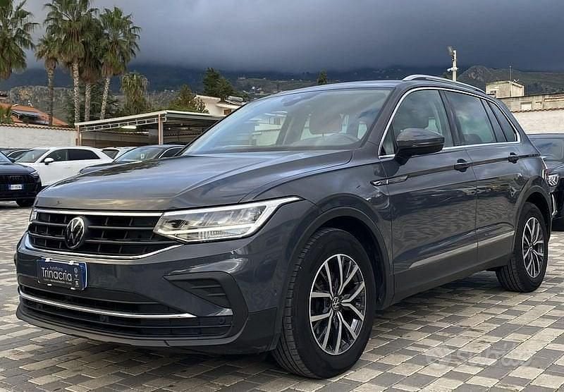 Grigio Usata 2022 VW Tiguan Life SUV | 22.500 € (Super prezzo) - Immagine 1/4